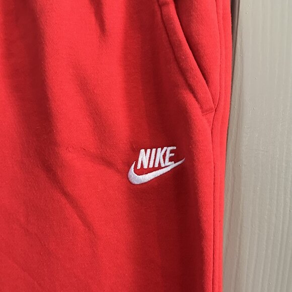 Nike Sportswear Club Fleece Big Kids Joggers Size L RED - Picture 2 of 4